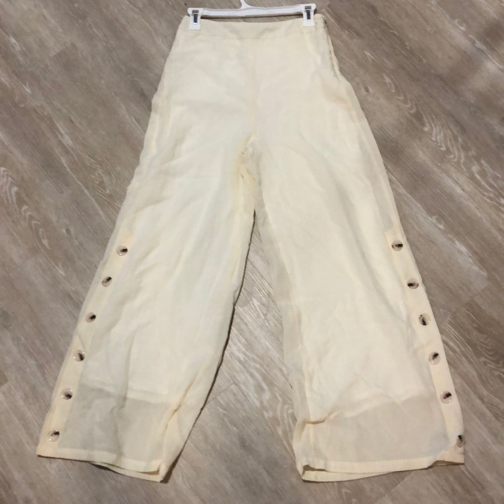 Super cute white wide leg pants
